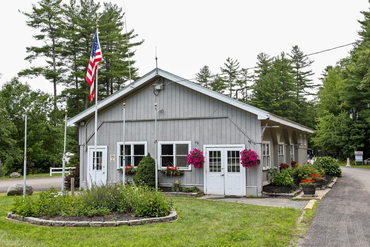 Tuxbury Pond Camping Resort Tiny House Clara South Hampton Bagian luar foto