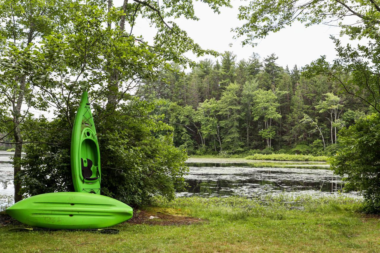 Tuxbury Pond Camping Resort Tiny House Clara South Hampton Bagian luar foto